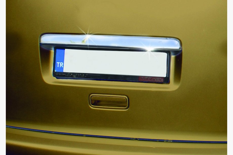 Volkswagen Caddy 2010-2015 Baguette chromée au-dessus de la plaque d'immatriculation (1 porte, inox) Droit sans inscription, Carmos - Acier Turc Photo 2