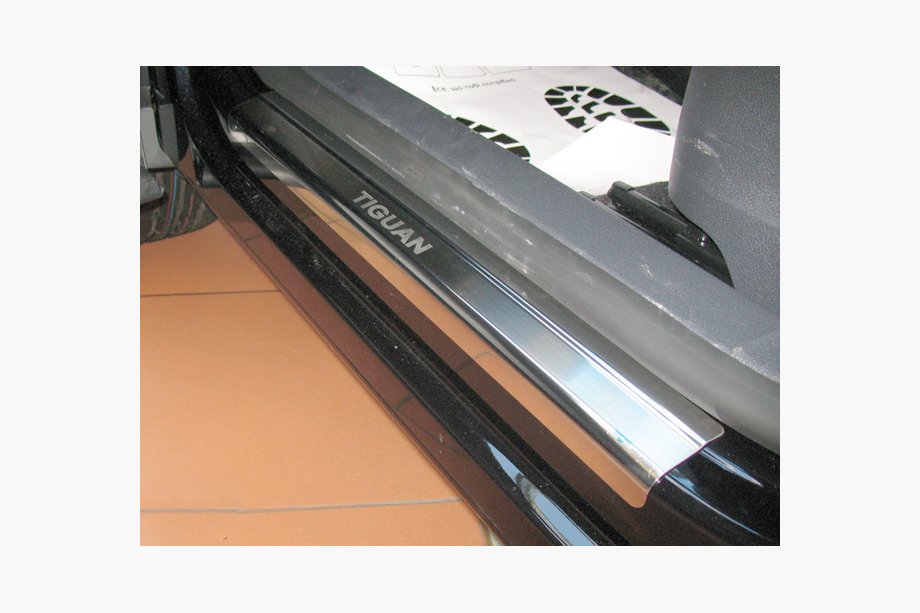 Volkswagen Tiguan 2007-2016 Seuils de porte inox Nataniko (4 pcs, acier inoxydable) Image
