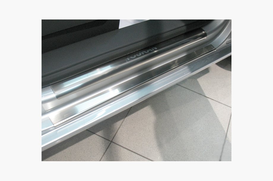 Volkswagen Touran 2010-2015 Seuils de porte inox NataNika (4 pcs, acier inoxydable) Image