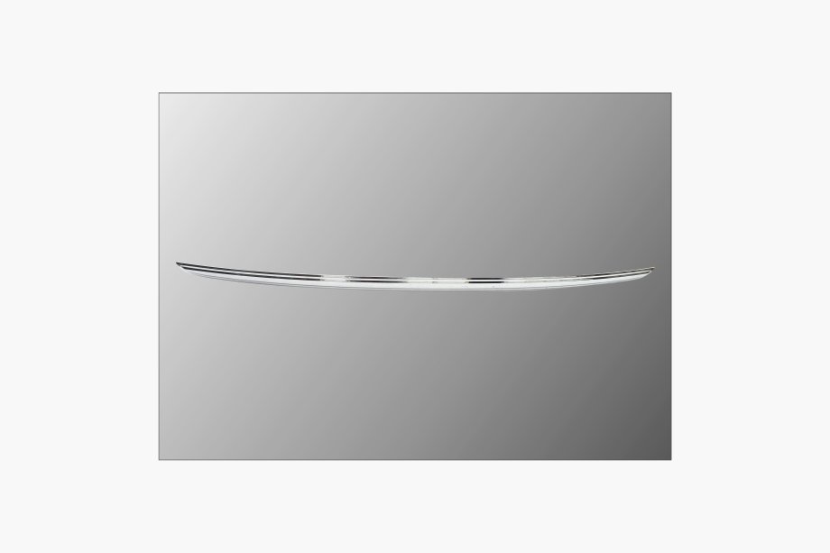 Volkswagen Tiguan 2007-2016 Baguette chromée au-dessus de la plaque d'immatriculation (inox) Image