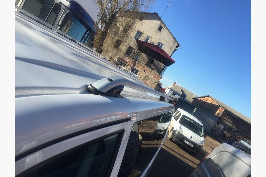 Volkswagen T5 2010-2015 Barres de toit CROWN (gris mat) Empattement Court Photo 4