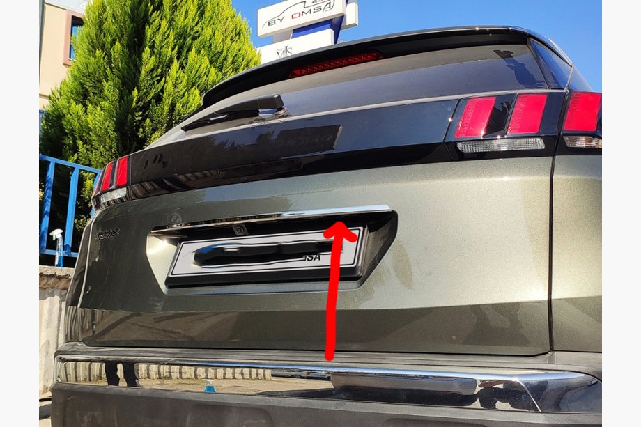 Hyundai Tucson TL 2016-2021 Baguette chromée au-dessus de la plaque d'immatriculation (inférieure, inox) Image