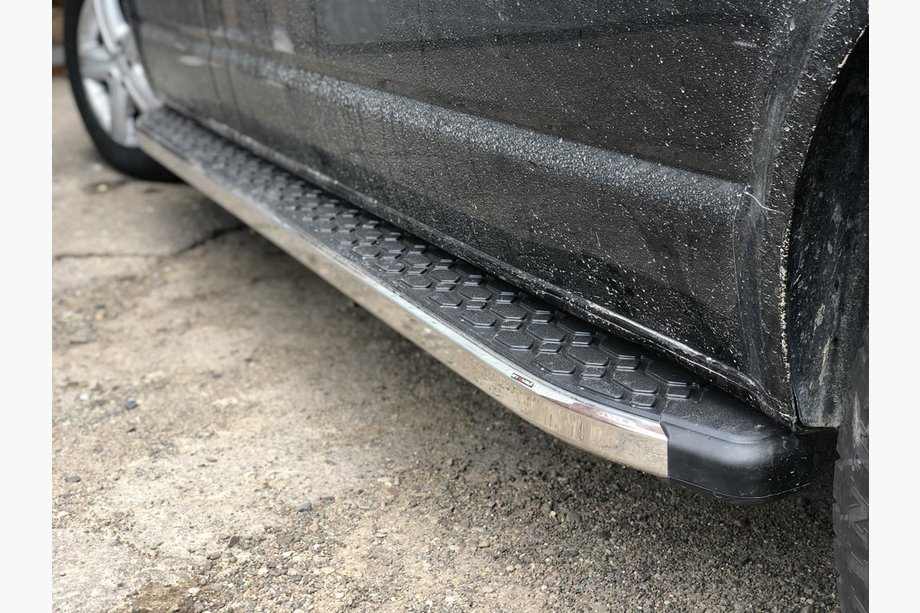 Volkswagen T5 Transporter 2003-2010 Marchepieds Latéraux BlackLine (2 pcs, Aluminium) Image