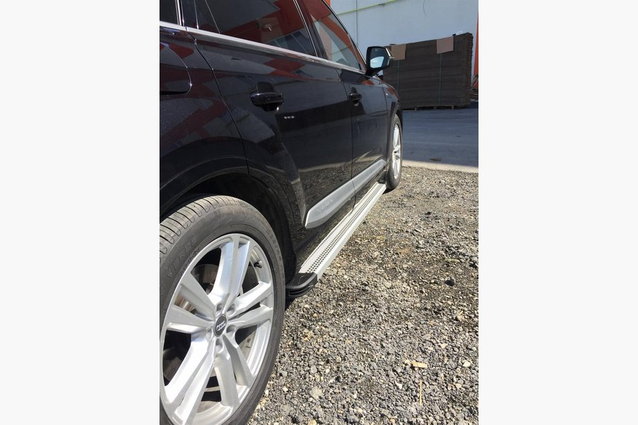 Audi Q7 2015–2026 Marchepieds Latéraux Maya V2 (2 pcs, Aluminium) Image