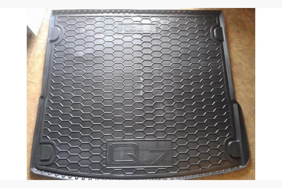 Audi Q7 2015–2026 Tapis de coffre en caoutchouc (Autogumm) Image