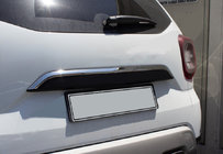 Renault Duster 2018-2024 Baguette chromée au-dessus de la plaque d'immatriculation (inox) photo 1