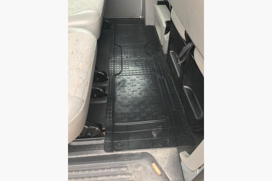 Tapis De Coffre PVC Rezaw-Plast Pour Volkswagen T5 2003-2015 - Protection Noire