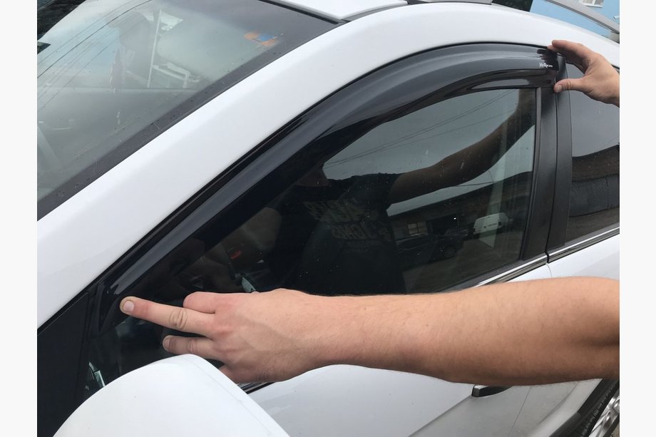 Opel Antara 2006-2017 Déflecteurs de Fenêtre Noirs (4 pcs, MyRacing) Image