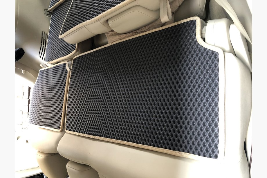 Nissan Armada 2016-2024 Tapis de protection supérieur pour sièges arrière (EVA, Noir) Image