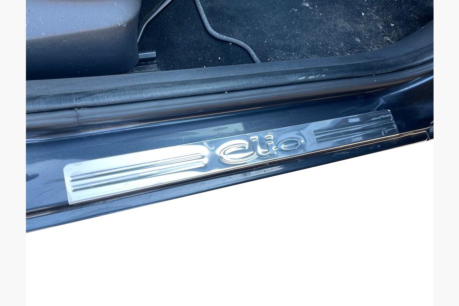 Renault Clio III 2005-2012 Seuils de porte OmsaLine (4 pcs, inox) Image