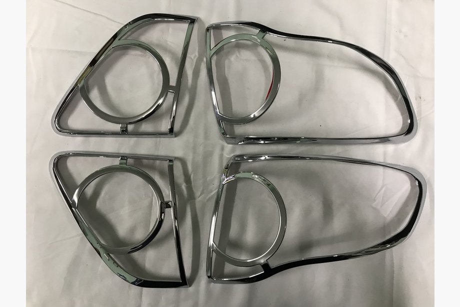 Toyota Corolla 2007-2013 Caches chromés pour feux arrière (2 pcs, plastique) Image
