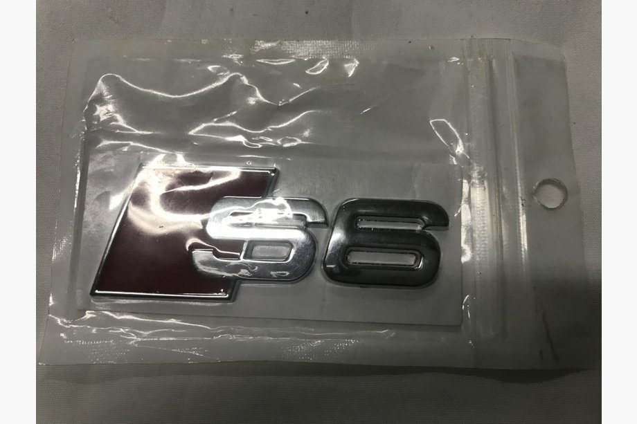 Audi A6 C5 1997-2001 Insigne S6 (Chrome) Image