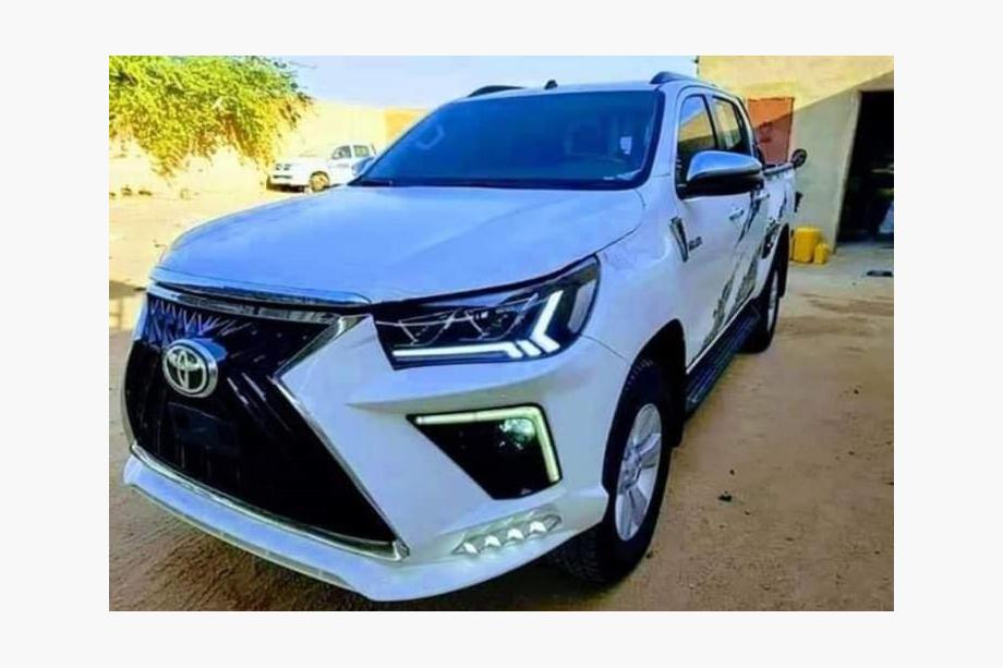 Toyota Hilux 2015- Pare-chocs avant design Lexus V2 (pour 2015-2020) Image