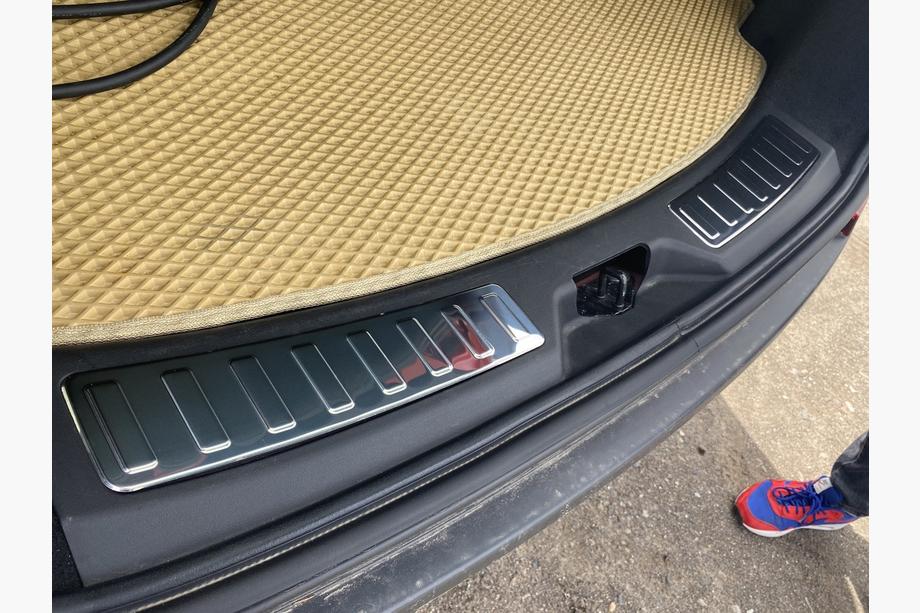 Land Rover Discovery Sport 2014- Seuil de coffre arrière inox (2 pcs) Photo 2