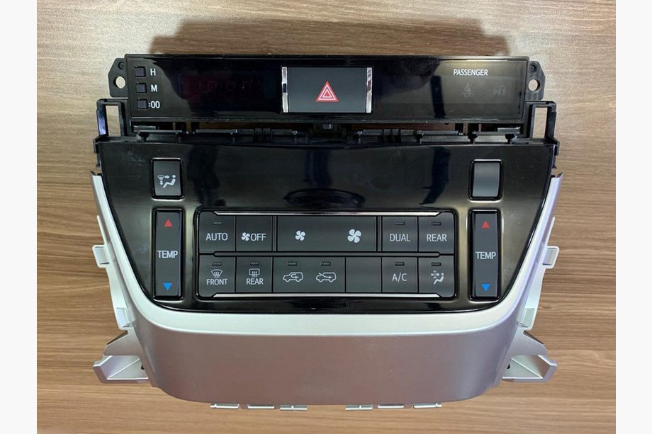 Toyota Land Cruiser 200 2007-2021 Unité de commande Clima 2015+ Image