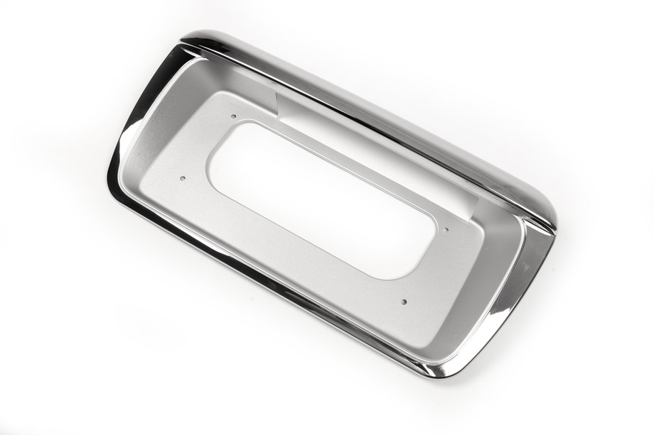 Honda CRV 2001-2006 Baguette chromée au-dessus de la plaque d'immatriculation (plastique) Image
