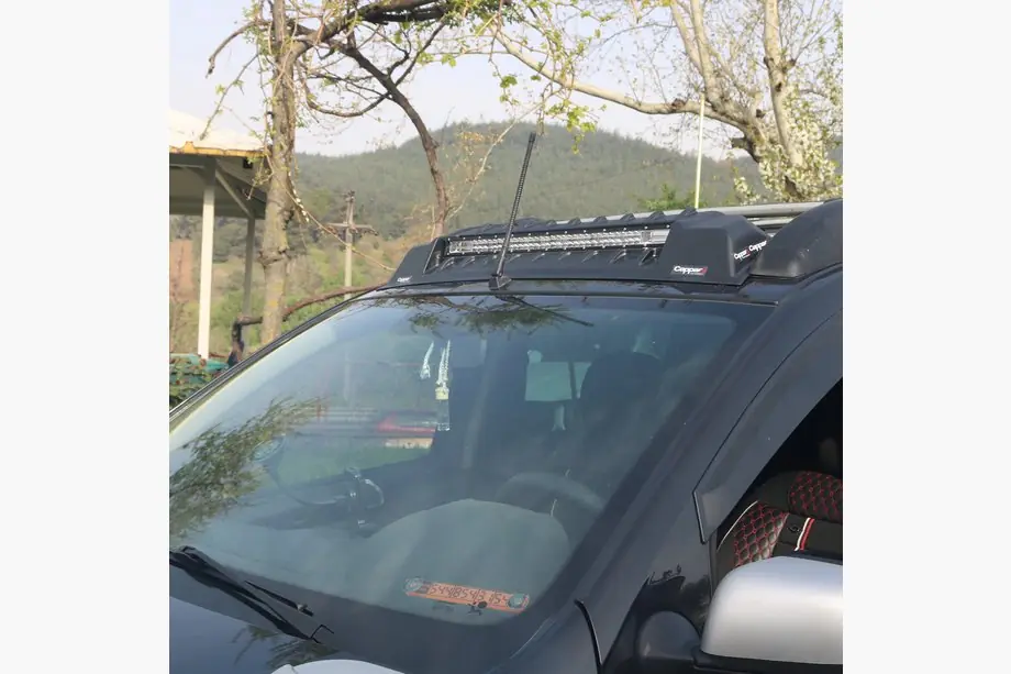 Dacia Duster 2018-2024 Casquette de pare-brise V3 (LED) Image