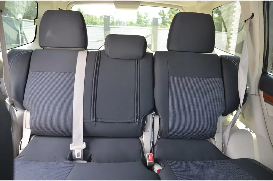 Mitsubishi Pajero Wagon IV 2006-2021 Housses de Sièges Auto (Similicuir↗Tissu, Premium) Image