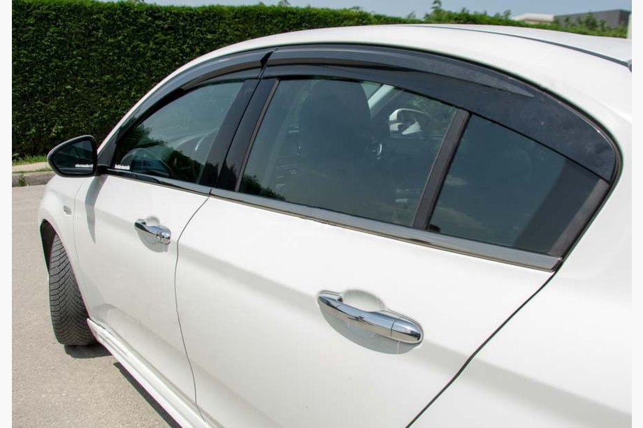 Fiat Tipo 2016- Moulures inférieures de vitres chrome foncé inox Image