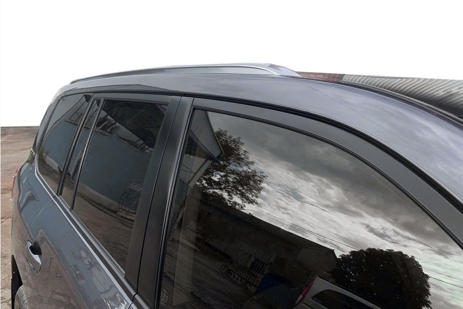 Toyota Land Cruiser 200 2007-2021 Barres de toit grises 2008-2015 (design Lexus 2018, 2 pcs) Image