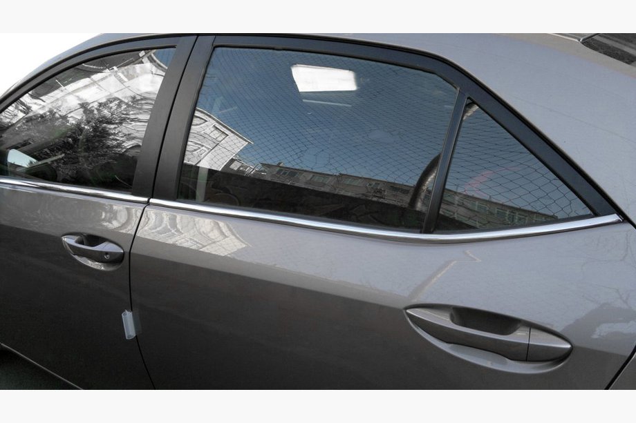 Toyota Corolla 2013-2019 Enjoliveurs inférieurs de porte chromés (4 pcs, inox) Image