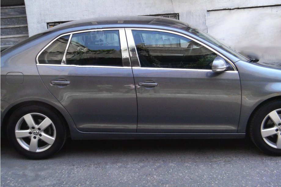 Volkswagen Jetta 2006-2011 Ensemble complet de contours de vitres inox Photo 3