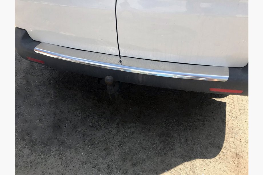 Volkswagen T5 2010-2015 Protection de pare-chocs arrière avec rebord (Carmos V1, acier inoxydable) Image
