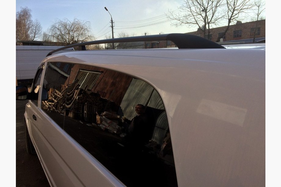 Mercedes Viano 2004-2014 Barres de toit noires ELITE (pied plastique) Empattement Long (EXTRALONG) Photo 9