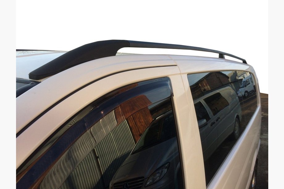 Mercedes Viano 2004-2014 Barres de toit noires DDU (pieds en plastique) Image