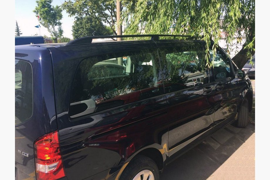 Mercedes Viano 2004-2014 Barres de toit noires Skyport (métal massif) Image