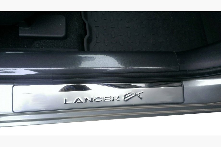 Mitsubishi Lancer X 2008- Promo !! Seuils de porte Lancer EX Image