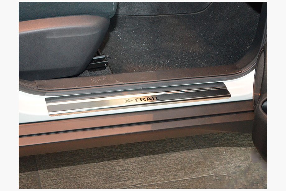 Nissan X-trail T32/Rogue 2014-2021 Seuils de Porte Nataniko (4 pcs, Inox) Image
