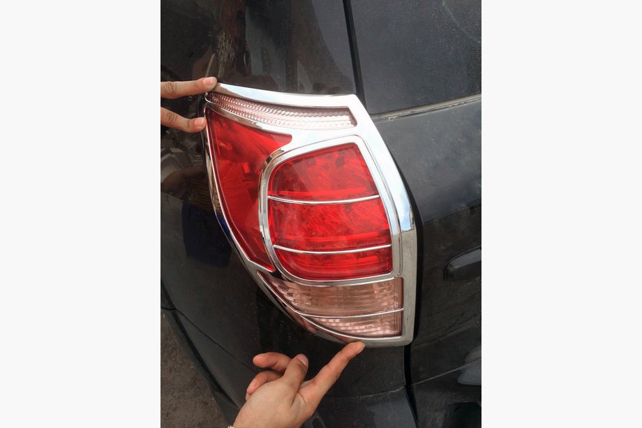 Toyota Rav 4 2006-2013 Caches Feux Arriere 2006-2009 (2 pcs, plastique) Image