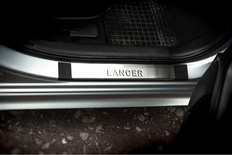 Mitsubishi Lancer X 2008- Seuils de porte inox Omsa 4 pièces Image
