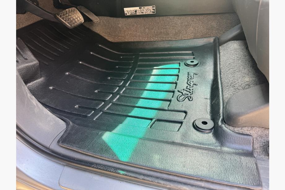 Toyota Land Cruiser Prado 120 2002-2009 Tapis de sol en caoutchouc Stingray 3D (5 pcs, polyuréthane) Image