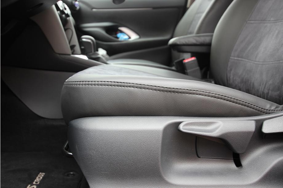 Toyota Yaris/Yaris Cross (XP210) 2020- Housses de siège auto simili cuir+tissu+alcantara Antara A001 (intérieur complet) Photo 15