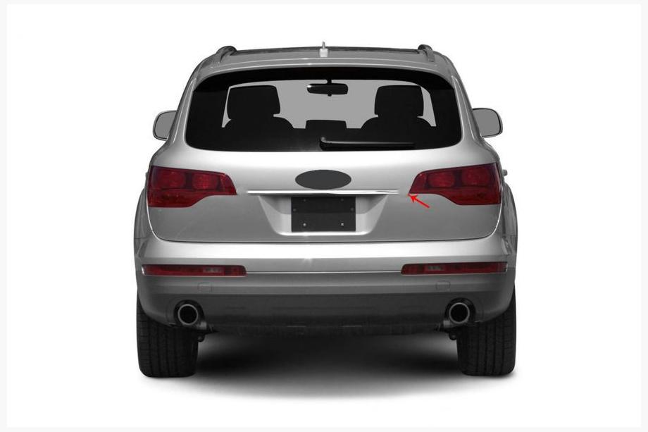 Audi Q7 2005-2015 Baguette chromée au-dessus de la plaque OmsaLine (inox) Image