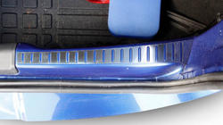 Dacia Sandero 2021- Seuil de coffre arrière chromé (2 pcs) photo 1