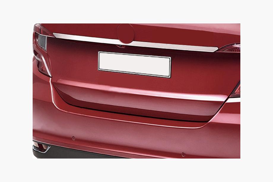 Fiat Tipo Cross 2021- Baguette chromée au-dessus de la plaque d'immatriculation (inox) Image