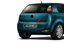 Fiat Punto Grande/EVO 2006-2018 Baguette chromée au-dessus de la plaque d'immatriculation (inox) photo 1