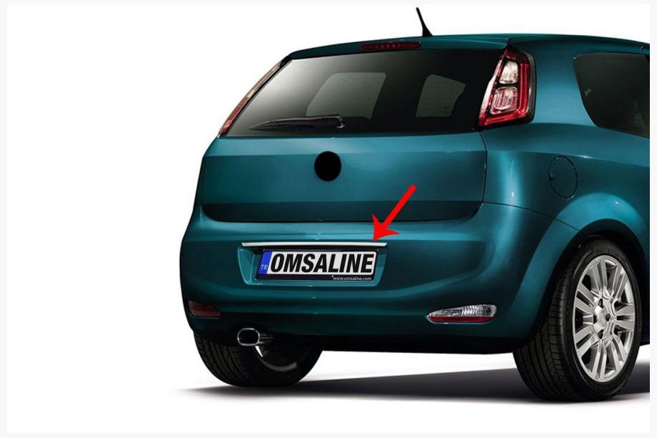 Fiat Punto Grande/EVO 2006-2018 Baguette chromée au-dessus de la plaque d'immatriculation (inox) Image