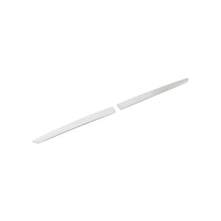 Baguette chromée au-dessus de la plaque d'immatriculation (2020-2022, inox) photo 1