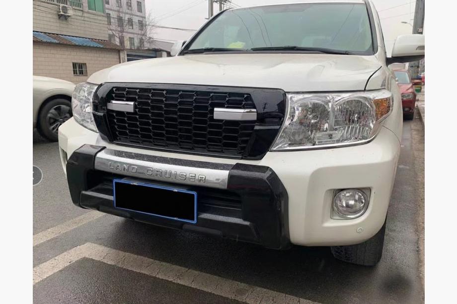 Toyota Land Cruiser 200 2007-2021 Calandre avec inscription 2012-2016 (GR Sport) Image