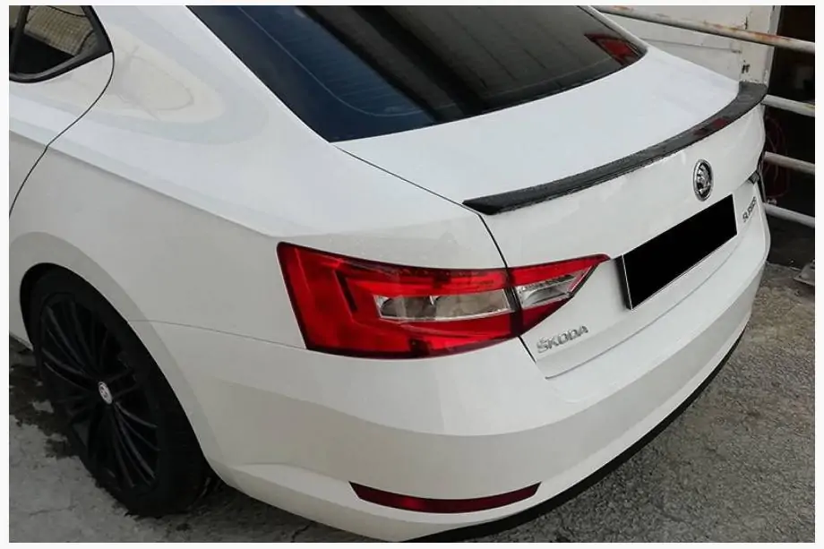 Skoda Superb 2015-2024 Becquet Lip (Omsa, noir) Image