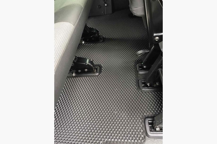 Volkswagen T5 2010-2015 Tapis de sol EVA V2 (Empattement long, habitacle complet, noirs) Photo 3