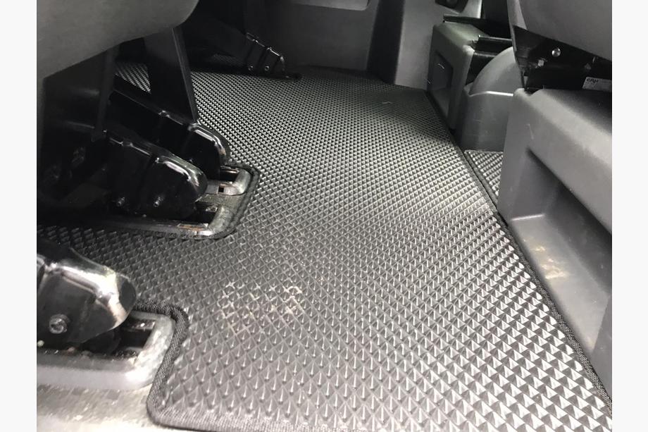 Volkswagen T5 2010-2015 Tapis de sol EVA V2 (Empattement long, habitacle complet, noirs) Photo 5