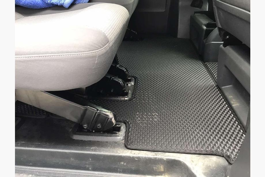 Volkswagen T5 2010-2015 Tapis de sol EVA V2 (Empattement long, habitacle complet, noirs) Photo 7