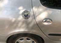 Peugeot 206 1998-2024 Cache chromé de trappe à carburant (inox) photo 2