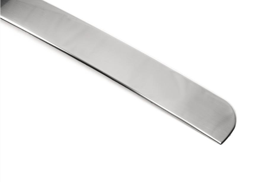Peugeot 207 2006–2014 Baguette chromée au-dessus de la plaque d'immatriculation (inox) Photo 3