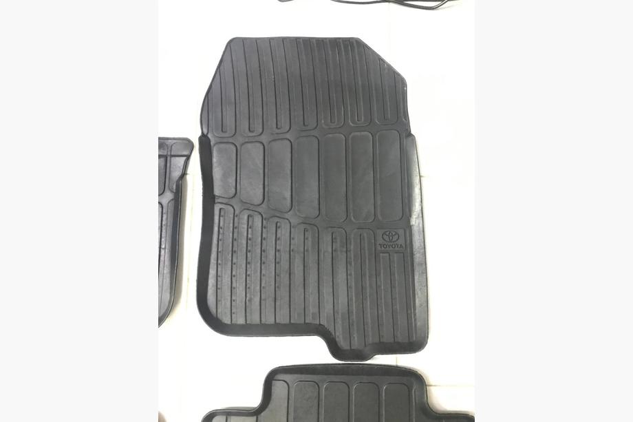 Toyota Land Cruiser Prado 150 2009-2023 Tapis en caoutchouc (2013-2022, Original) Occasion Photo 5